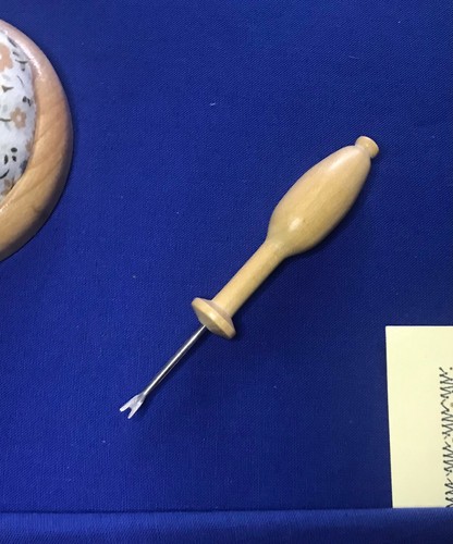Forked pin lifter wooden lace - lifter,